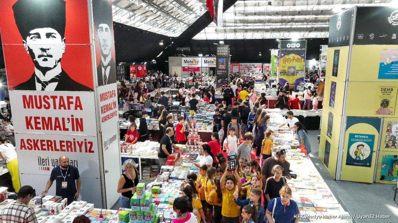 16. Antalya Kitap Fuarı Kapılarını Açtı: Öğrencilerden Yoğun İlgi - Detay 4