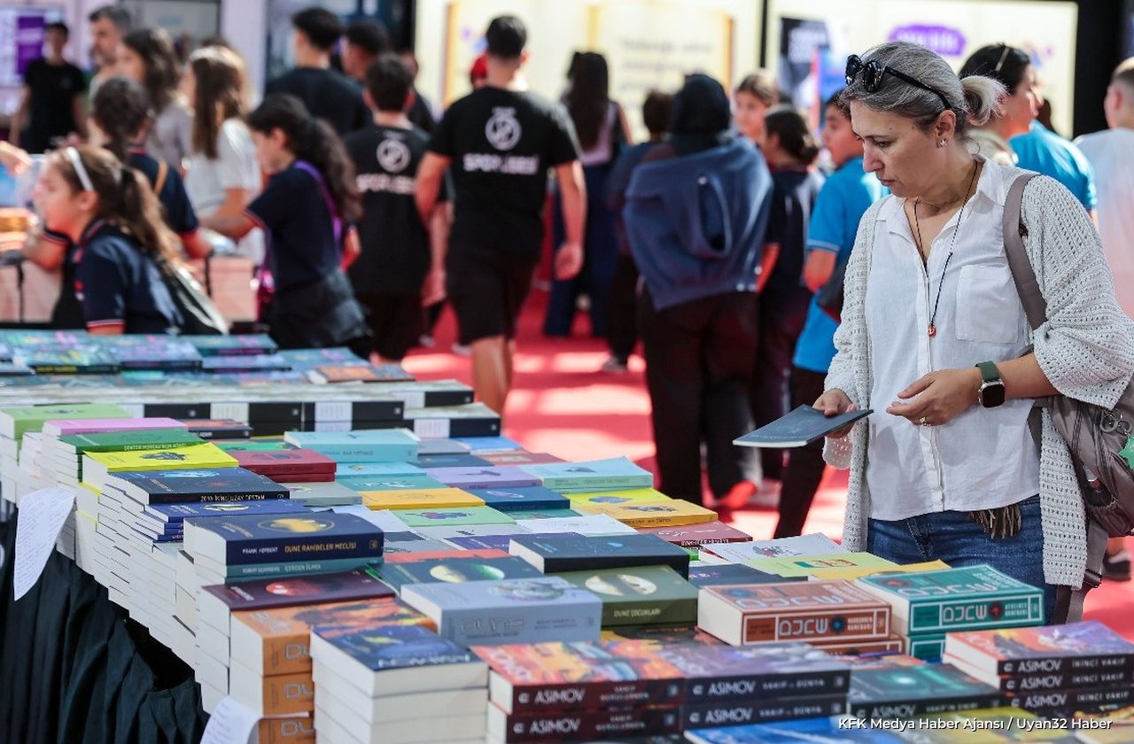 16. Antalya Kitap Fuarı Kapılarını Açtı: Öğrencilerden Yoğun İlgi - Detay 5