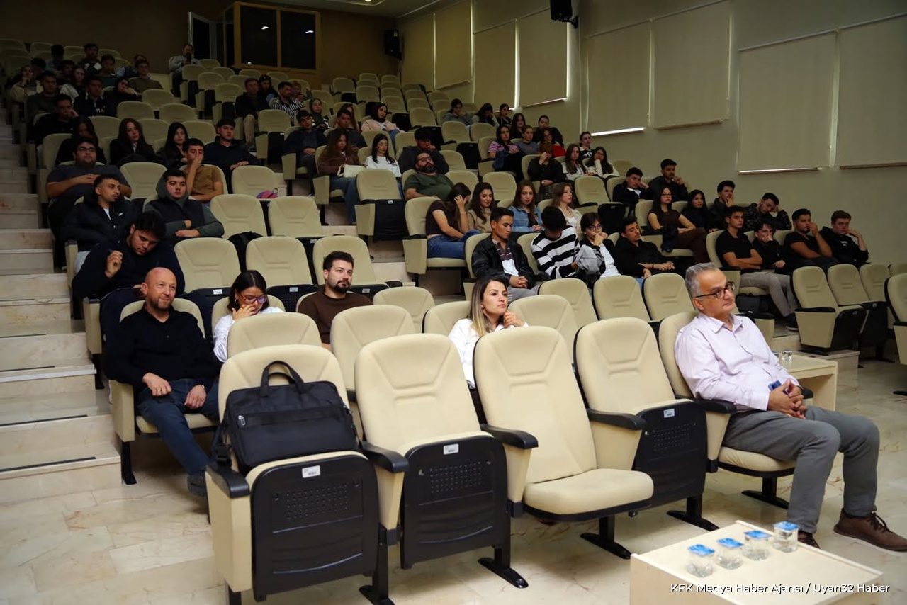 Erkan Kalafat ISUBÜ'de Öğrencilerle Buluştu - Detay 3