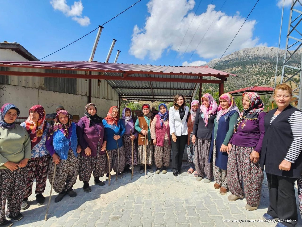 Aksu Kaymakamı Merve Ayık Eldere Köyünde Vatandaşlarla Buluştu