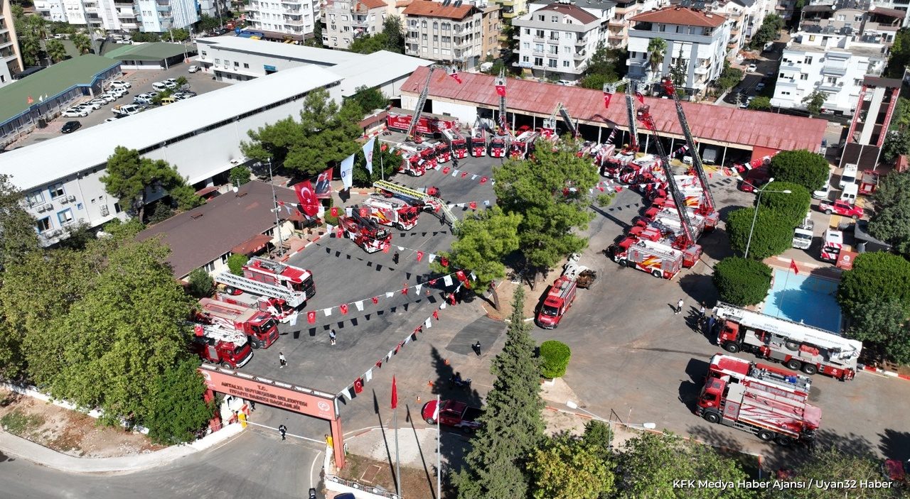 Antalya İtfaiyesi Filosunu 24 Yeni Araçla Güçlendirdi - Detay 2
