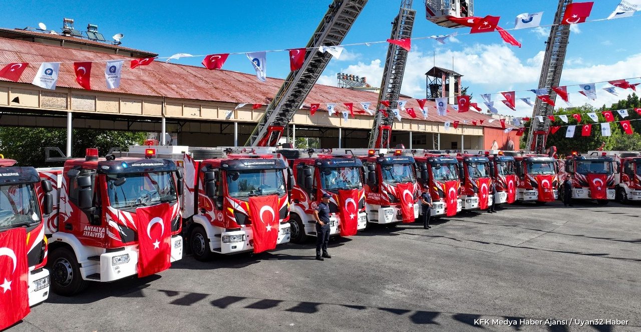 Antalya İtfaiyesi Filosunu 24 Yeni Araçla Güçlendirdi - Detay 3