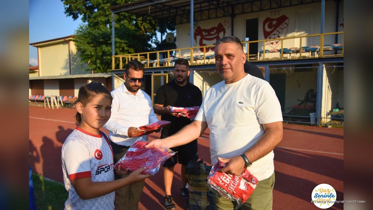 Başkan Mustafa Özer'den Genç Sporculara Destek