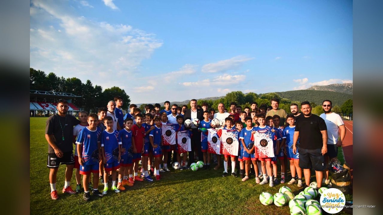 Başkan Mustafa Özer'den Genç Sporculara Destek