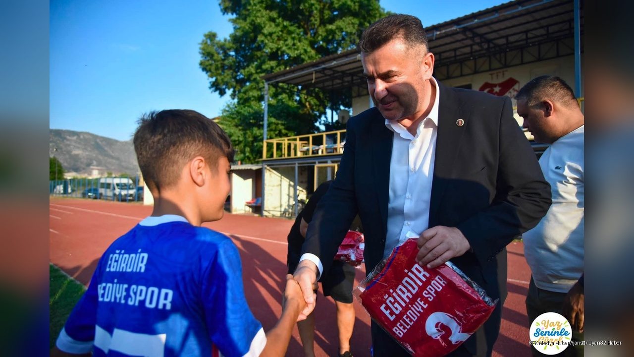 Başkan Mustafa Özer'den Genç Sporculara Destek