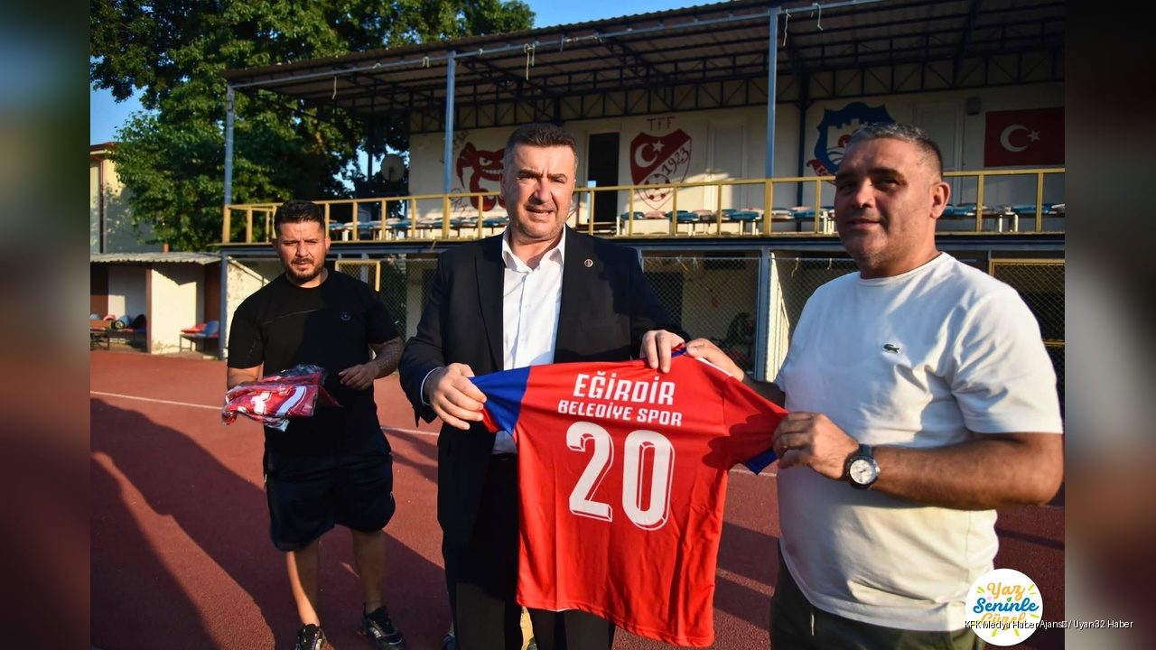 Başkan Mustafa Özer'den Genç Sporculara Destek