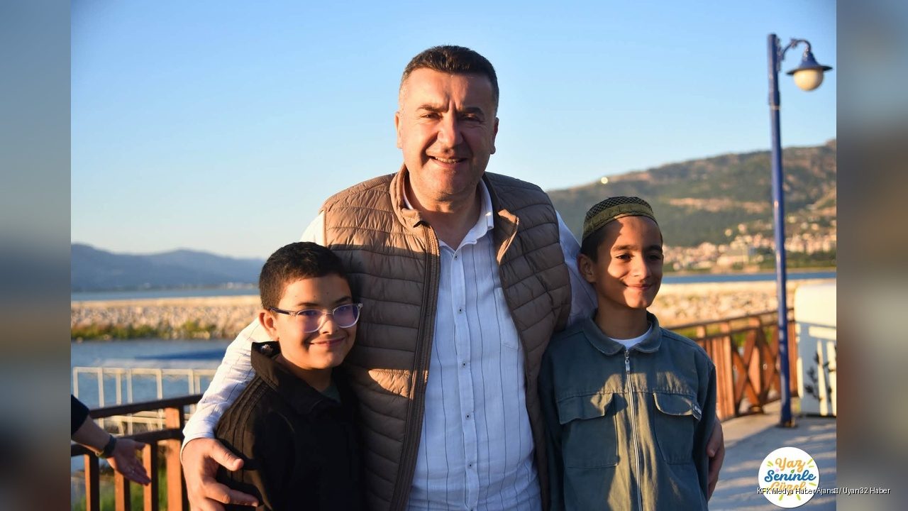 Başkan Özer, Çocuklarla Sabah Namazı Sonrası Buluştu