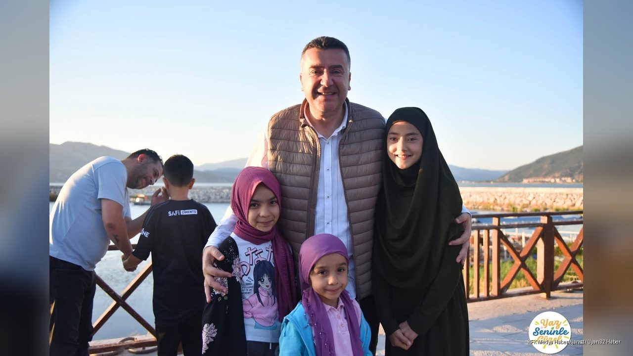 Başkan Özer, Çocuklarla Sabah Namazı Sonrası Buluştu