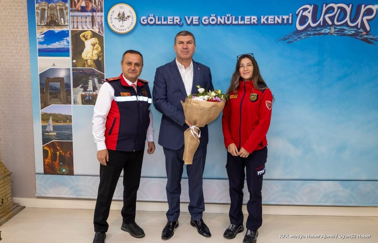 Burdur'da İtfaiye Ekipleri Başkan Ercengiz'i Ziyaret Etti