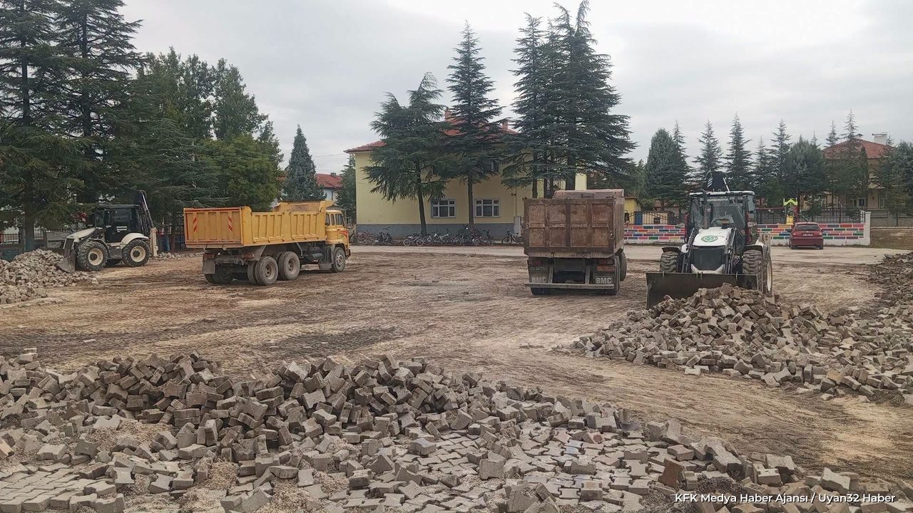 Çiçekpınar'da Okul Bahçesine 6 Bin Metrekare Sıcak Asfalt - Detay 2