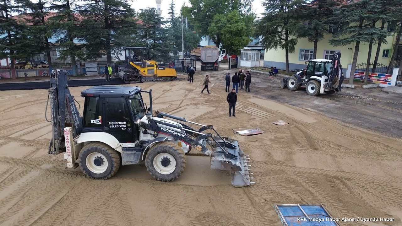 Çiçekpınar'da Okul Bahçesine 6 Bin Metrekare Sıcak Asfalt - Detay 4