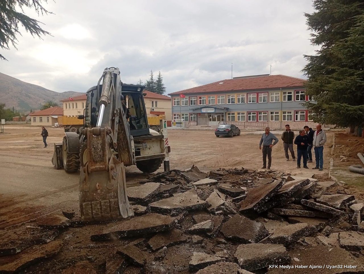 Çiçekpınar'da Okul Bahçesine 6 Bin Metrekare Sıcak Asfalt - Detay 7