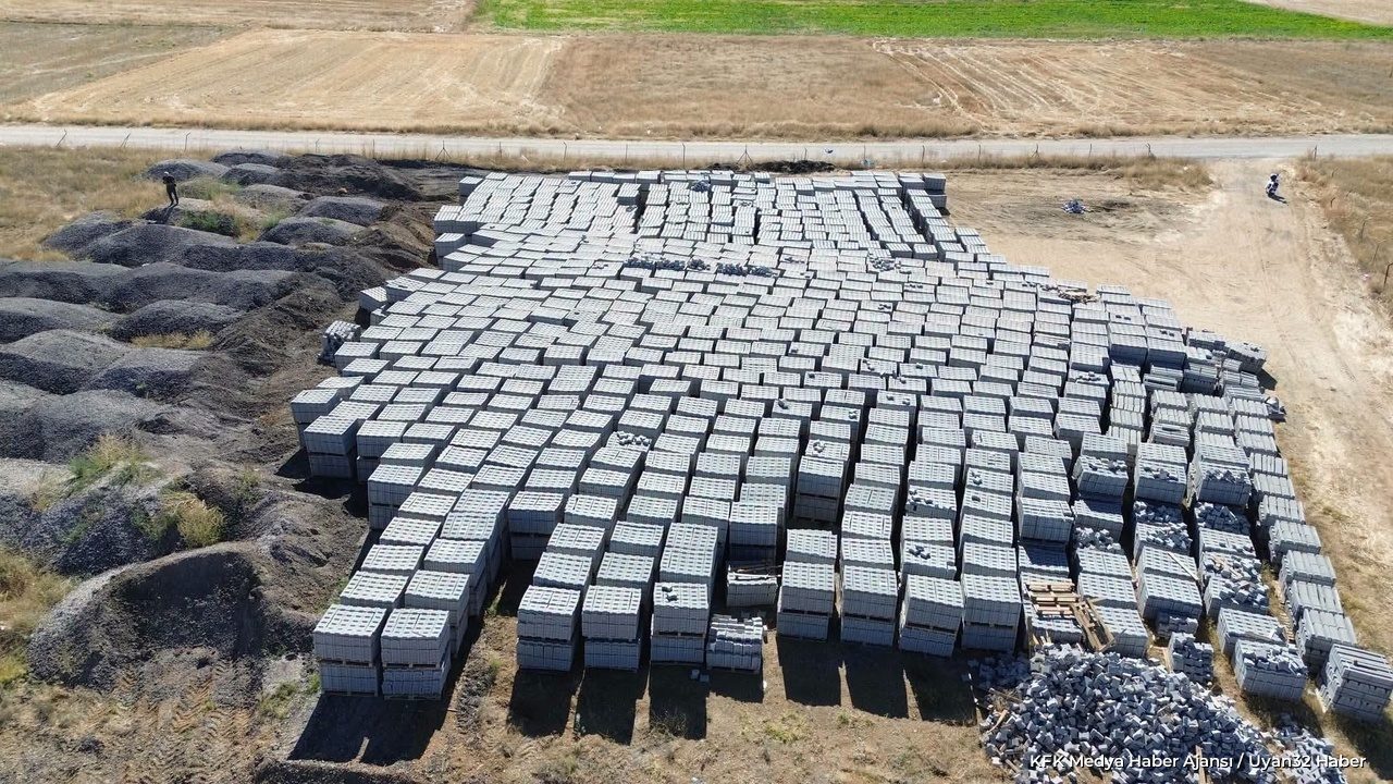 Çiçekpınar'da Yol Yenileme Hamlesi: Kilit Taşları Temin Edildi - Detay 2