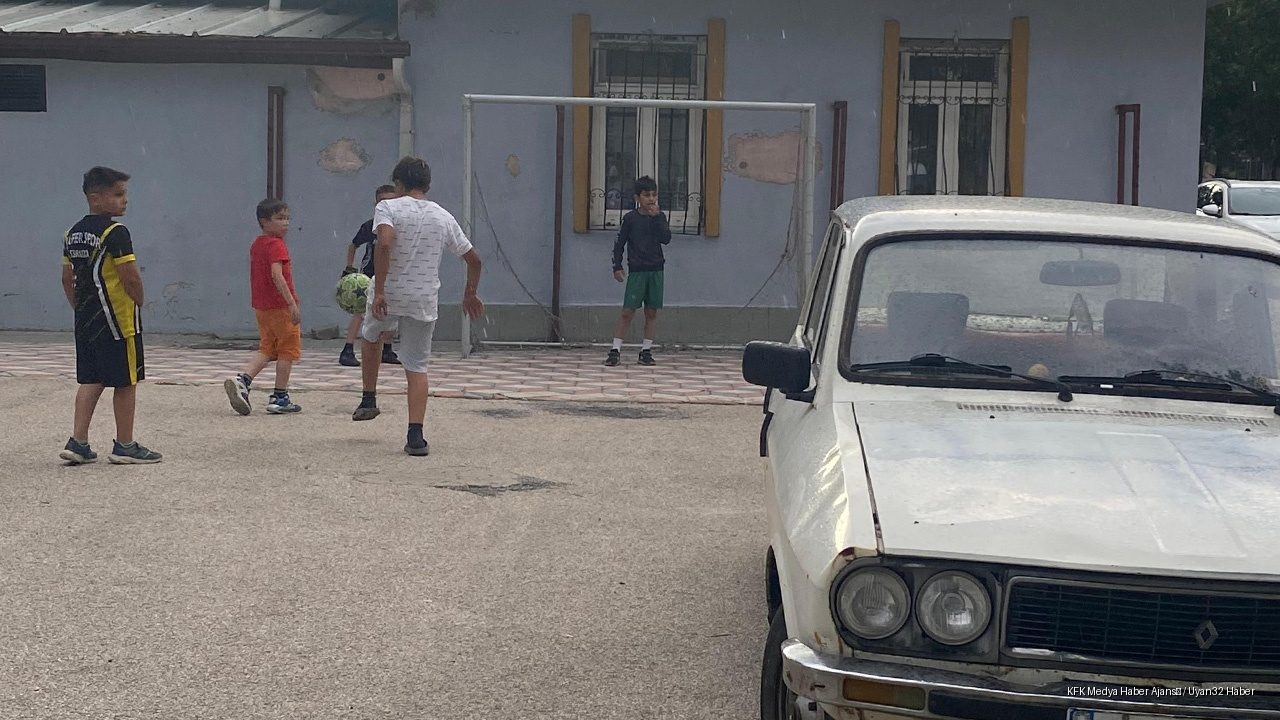 Çocuk Oyun Alanına Park İddiası Tepki Çekti