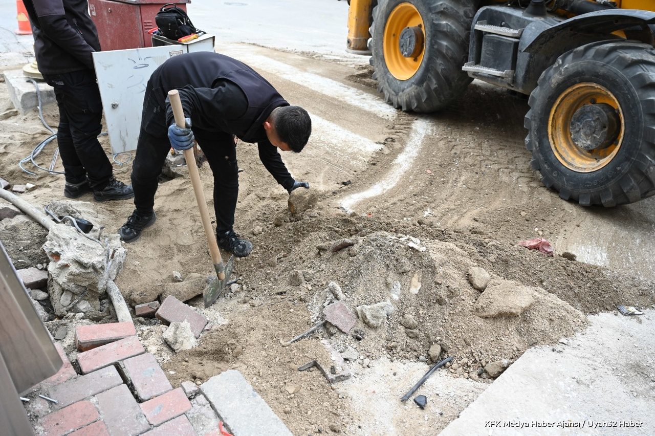 Cumhuriyet Caddesi’nde çalışmalar aralıksız sürüyor