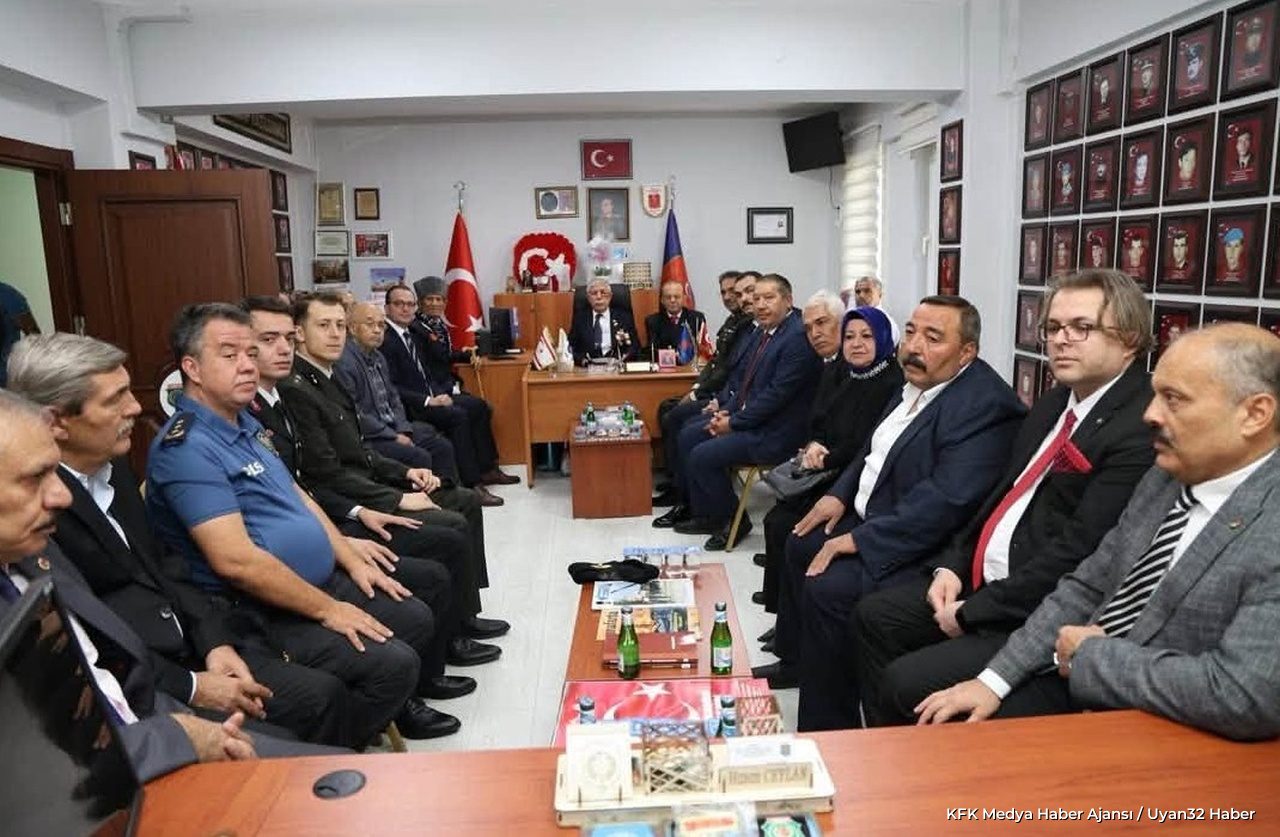 Dinar'da 19 Eylül Gaziler Günü Törenle Kutlandı: Çelenkler Sunuldu - Detay 3