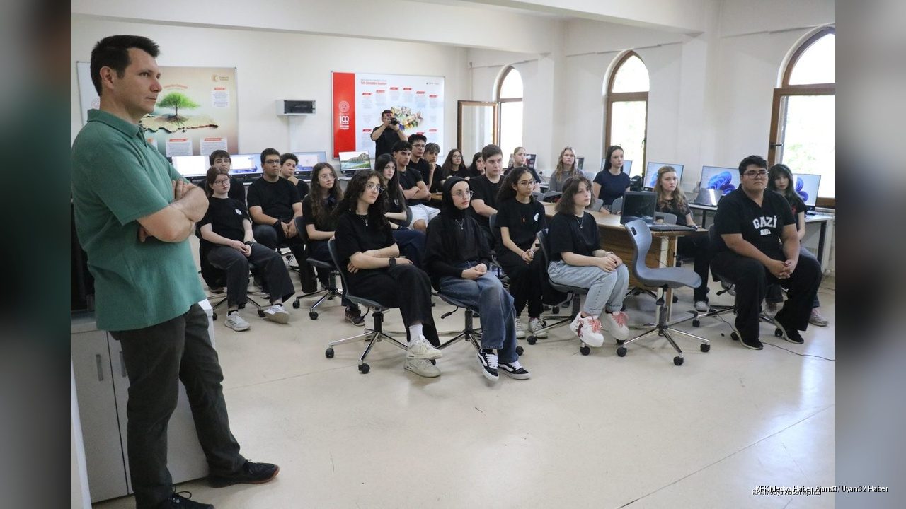 Dört Lise Tek Hedef; Eğirdir Gölü Kurumasın