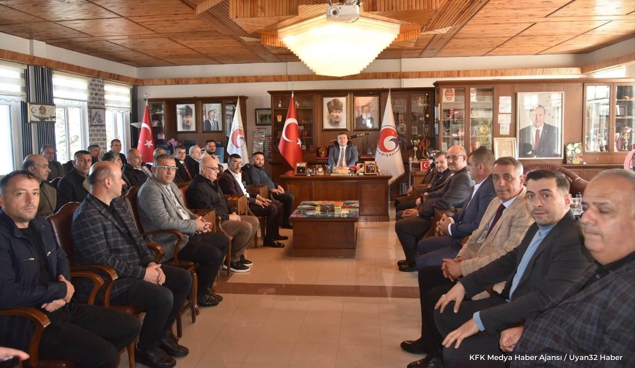 Eğirdir Belediye Başkanı Özer Muhtarlarla Bir Araya Geldi