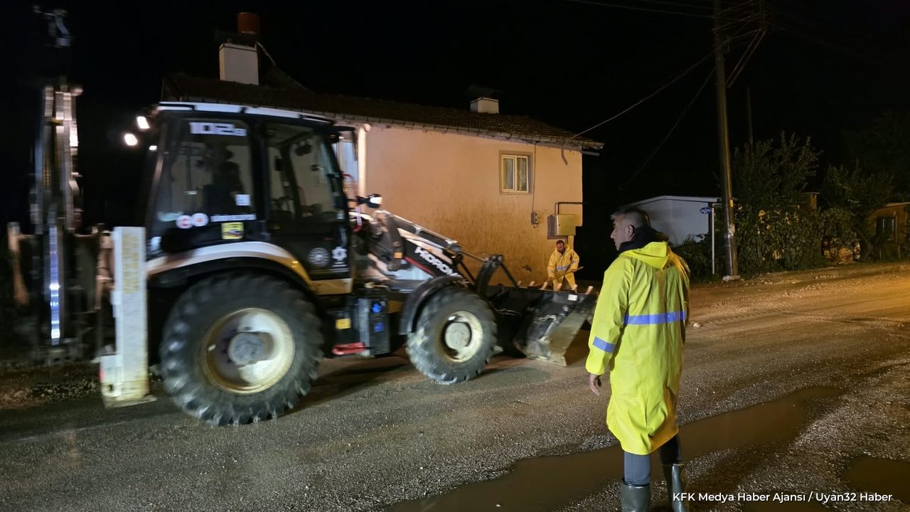 Eğirdir Belediyesi Ekiplerinden Gece Boyunca Yoğun Mesai