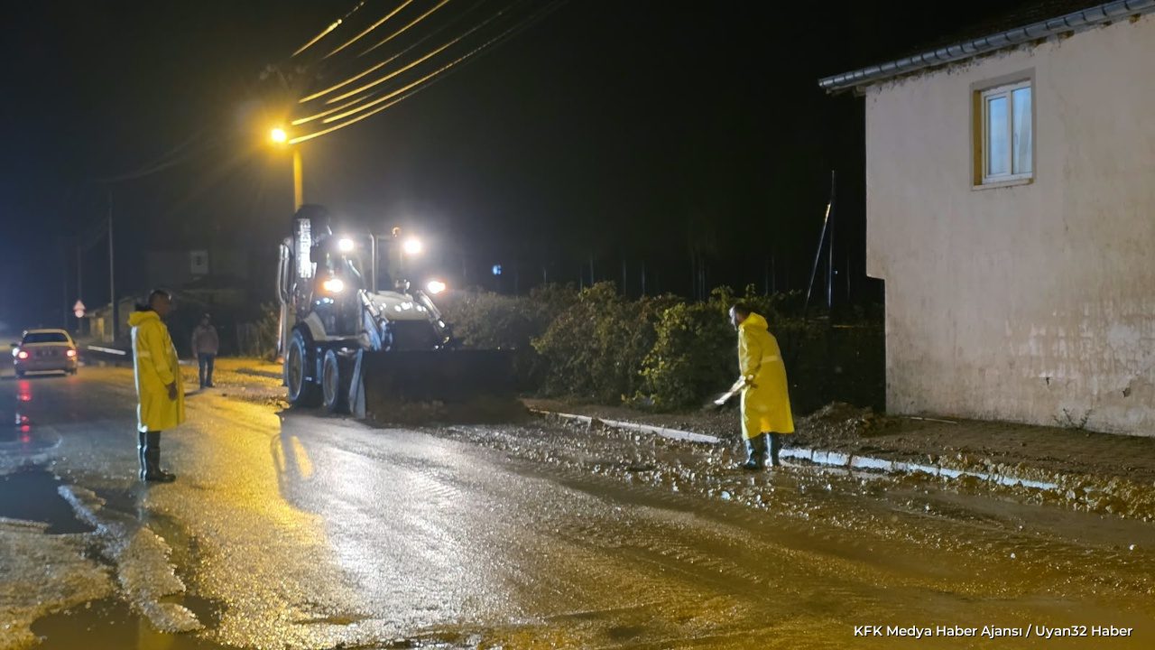 Eğirdir Belediyesi Ekiplerinden Gece Boyunca Yoğun Mesai - Detay 5
