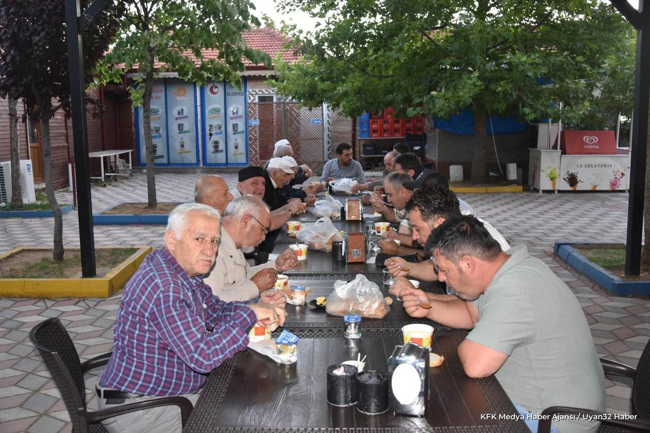 Eğirdir Belediyesi'nden Cuma Sabahı Geleneksel Çorba İkramı