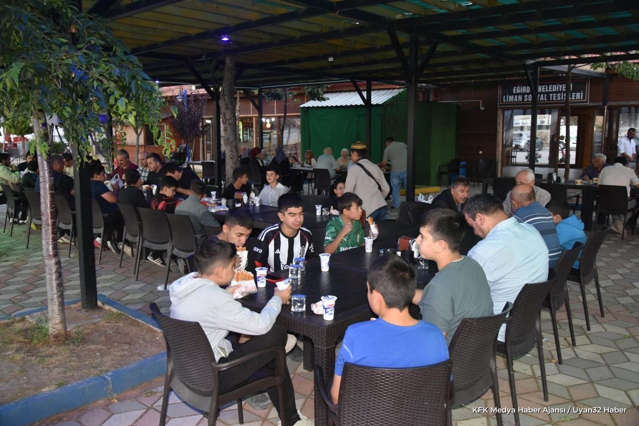 Eğirdir Belediyesi'nden Cuma Sabahı Geleneksel Çorba İkramı