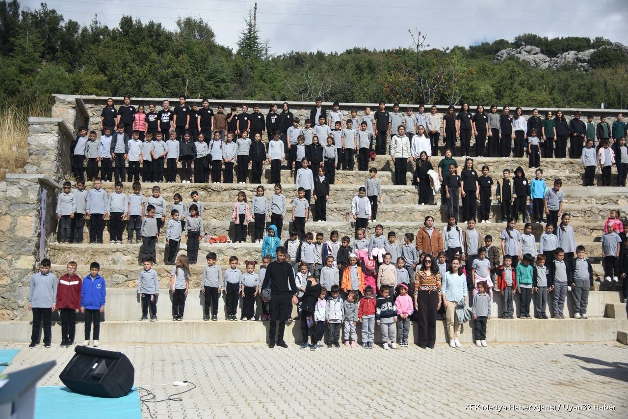 Eğirdir'de Bilim Şenliği: Başkan Özer Öğrencilerle Buluştu - Detay 10