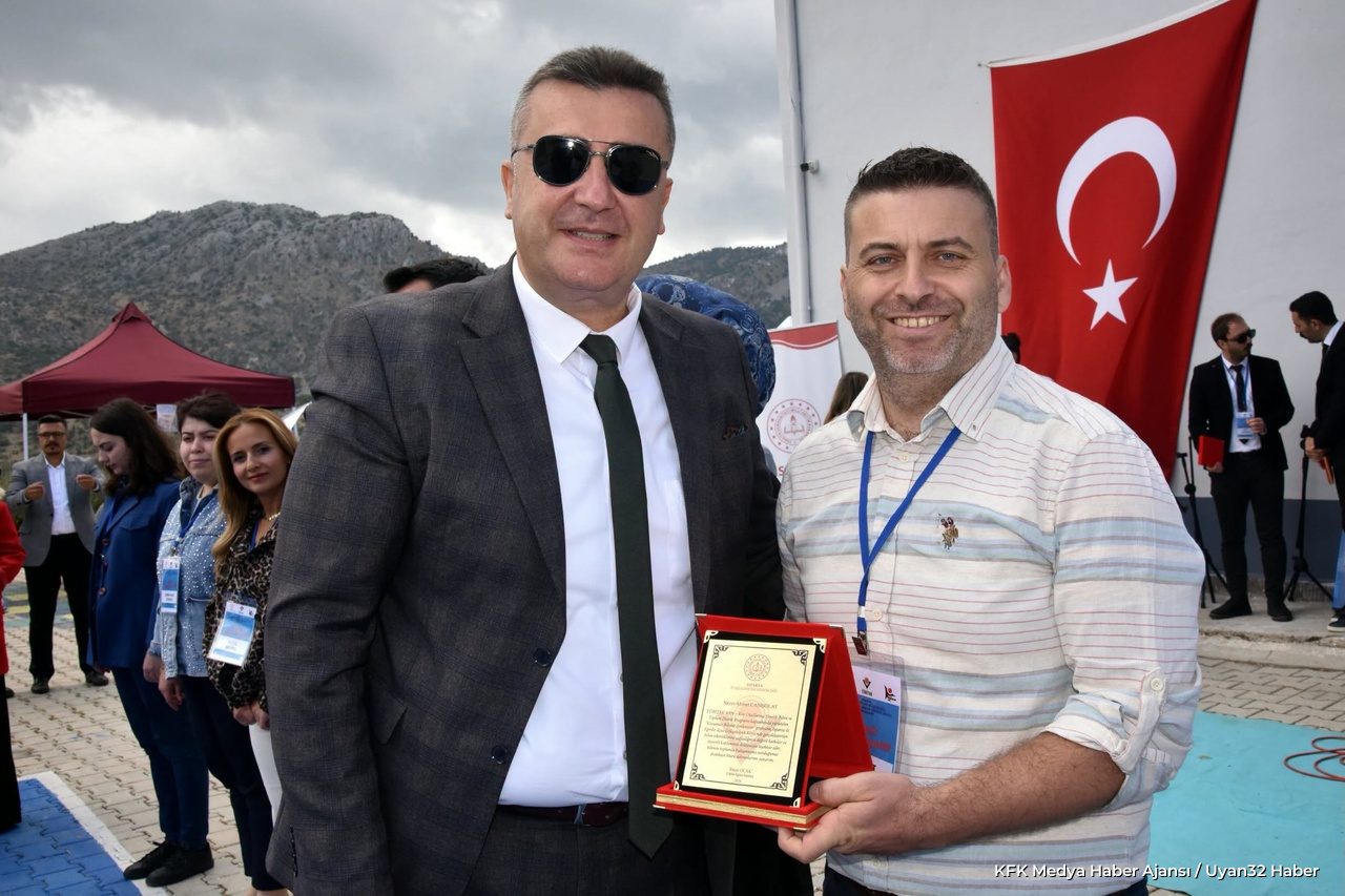 Eğirdir'de Bilim Şenliği: Başkan Özer Öğrencilerle Buluştu - Detay 7