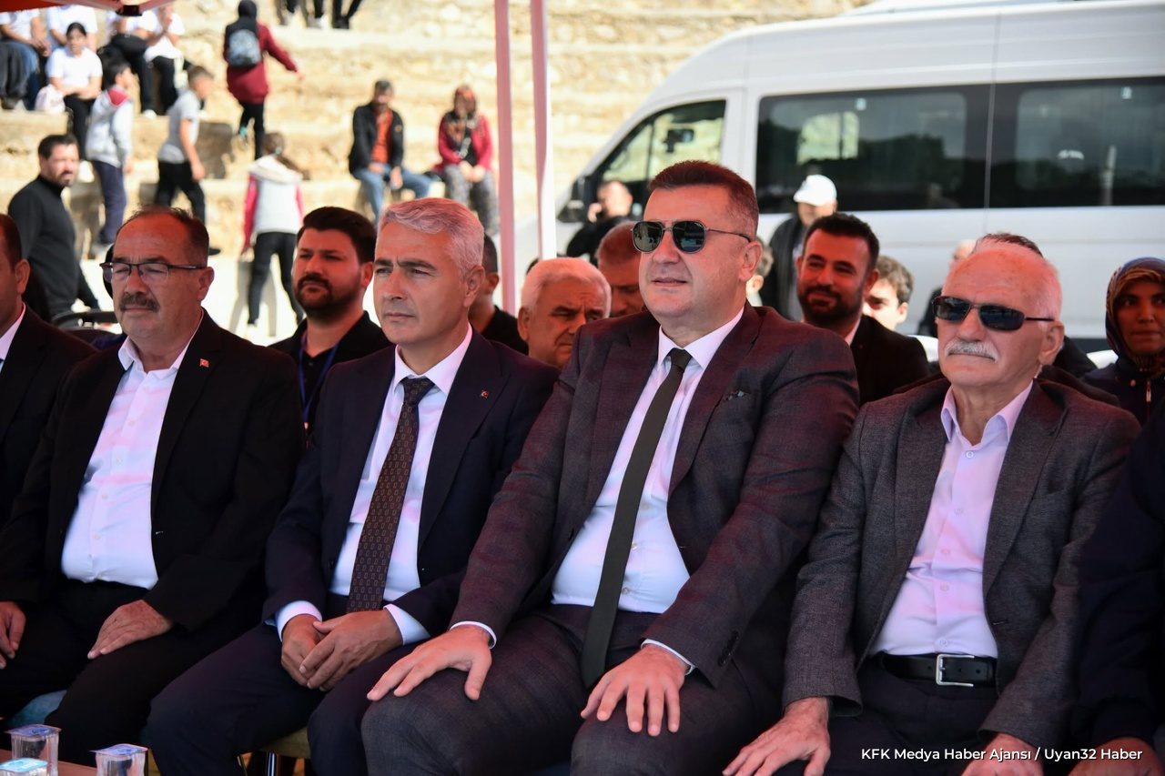Eğirdir'de Bilim Şenliği: Başkan Özer Öğrencilerle Buluştu - Detay 8