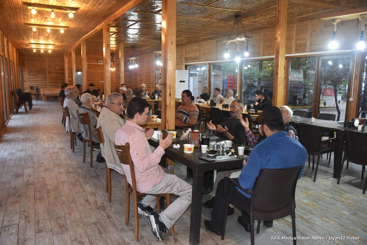 Eğirdir'de Cuma Namazı Sonrası Sıcak Çorba İkramı - Detay 4
