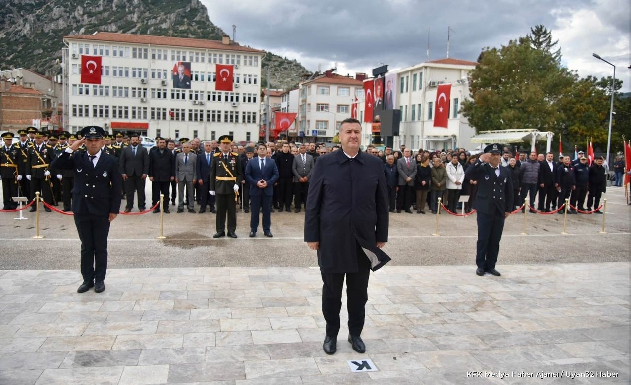 Eğirdir'de Cumhuriyet Coşkusu: 29 Ekim Çelenk Töreni Düzenlendi - Detay 3