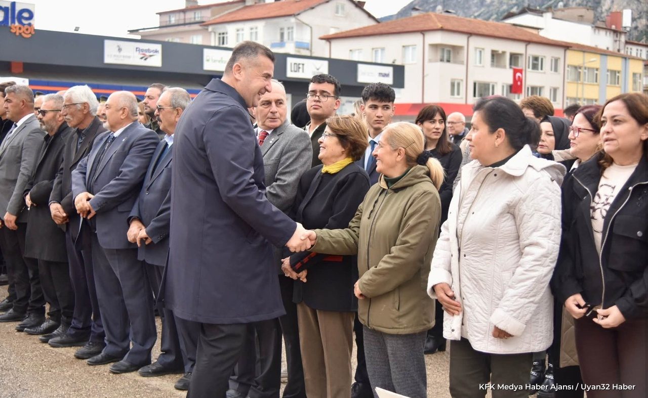 Eğirdir'de Cumhuriyet Coşkusu: 29 Ekim Çelenk Töreni Düzenlendi - Detay 4