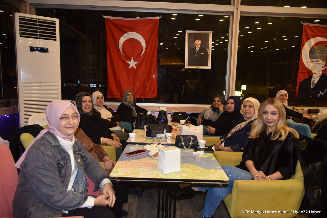 Eğirdir'de Cumhuriyet Kadınları Balosu Düzenlendi