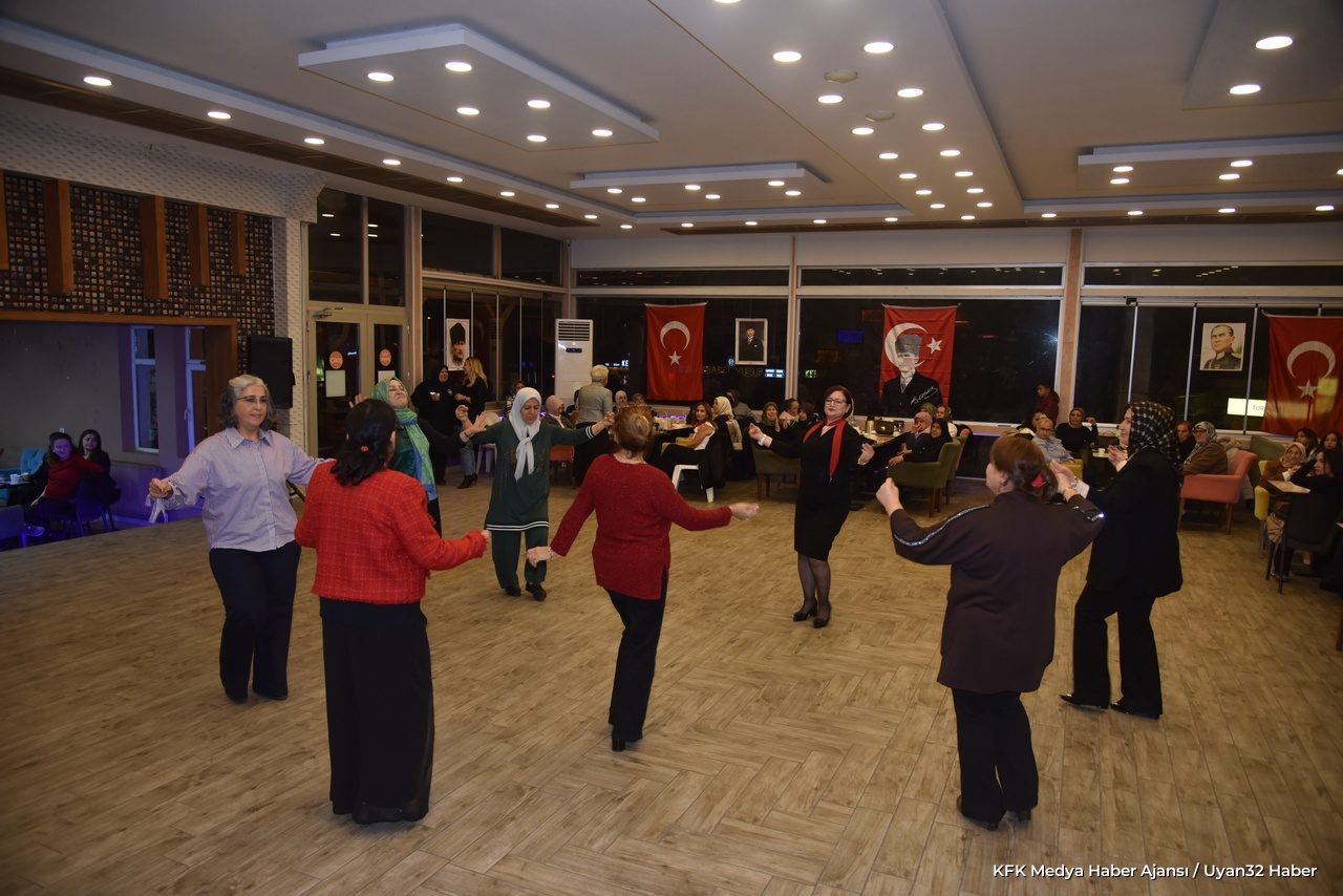 Eğirdir'de Cumhuriyet Kadınları Balosu Düzenlendi - Detay 4