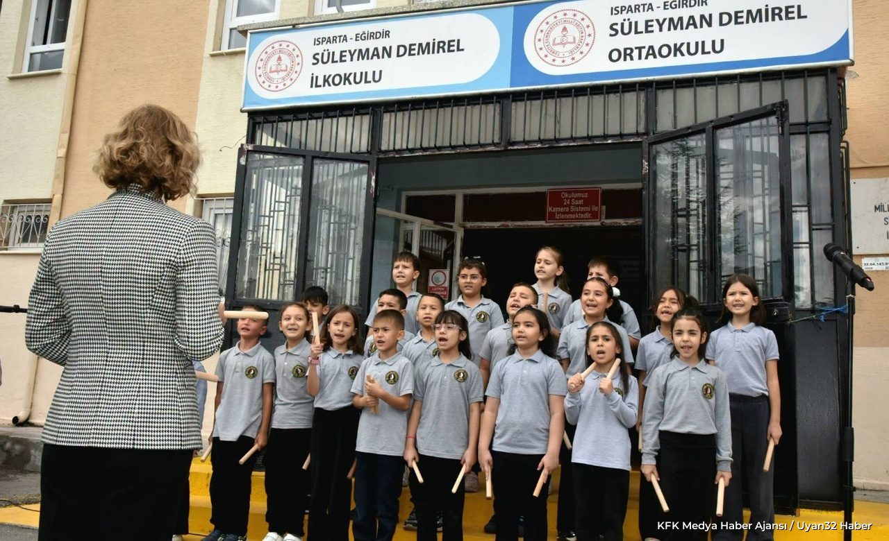 Eğirdir'de İlköğretim Sevinci - Detay 4