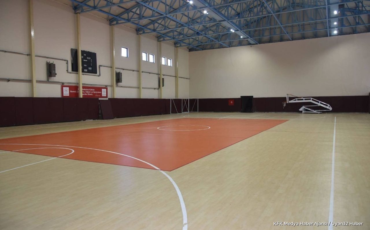 Eğirdir'de Spor Tesisleri Yenileniyor: Başkan Özer Sahada İnceledi