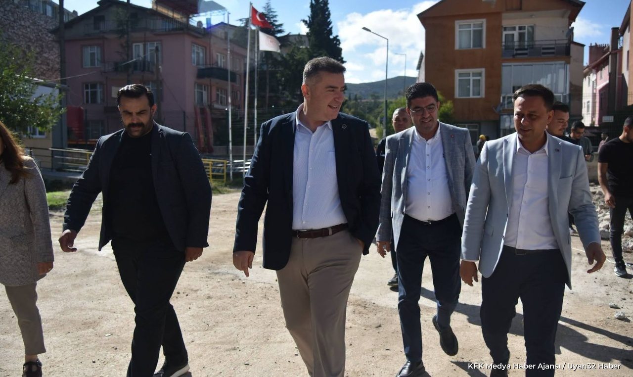 Eğirdir'de Spor Tesisleri Yenileniyor: Başkan Özer Sahada İnceledi - Detay 6
