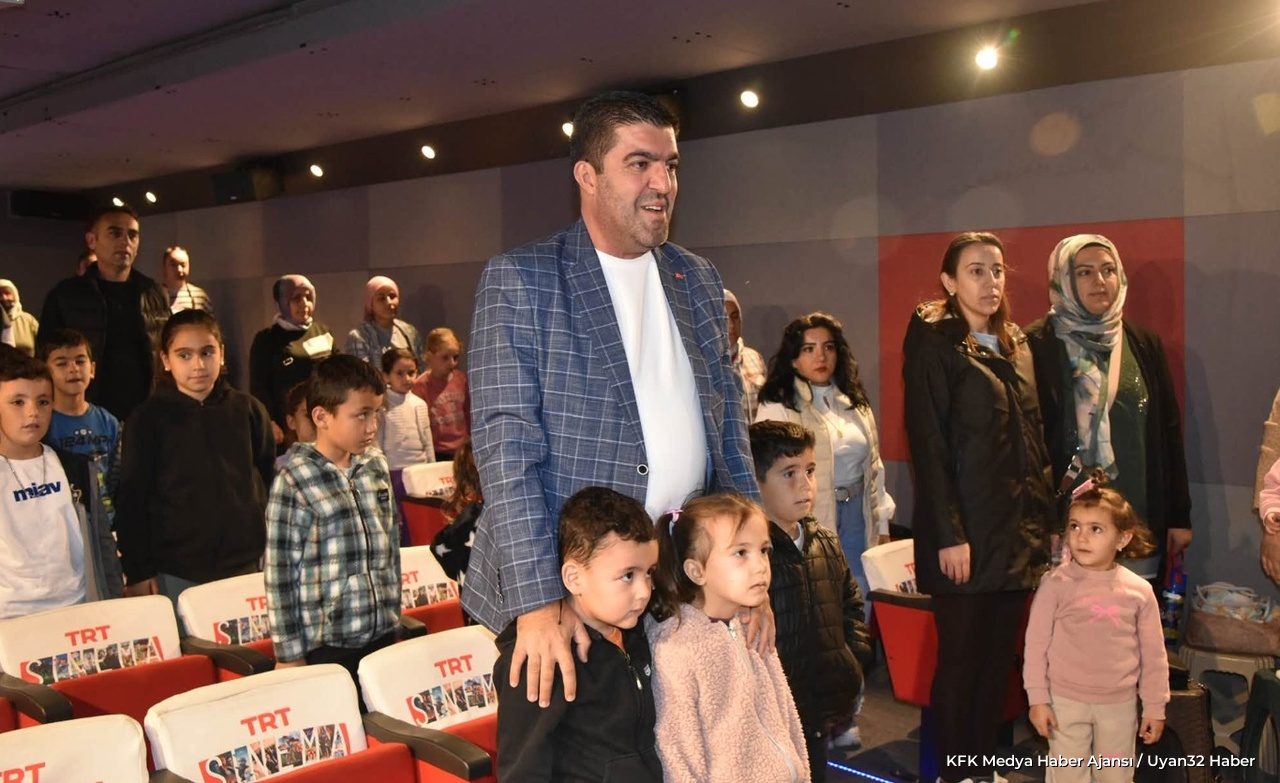 Eğirdir'de TRT Sinema Tırı ile Çocuklara Keyifli Anlar - Detay 2