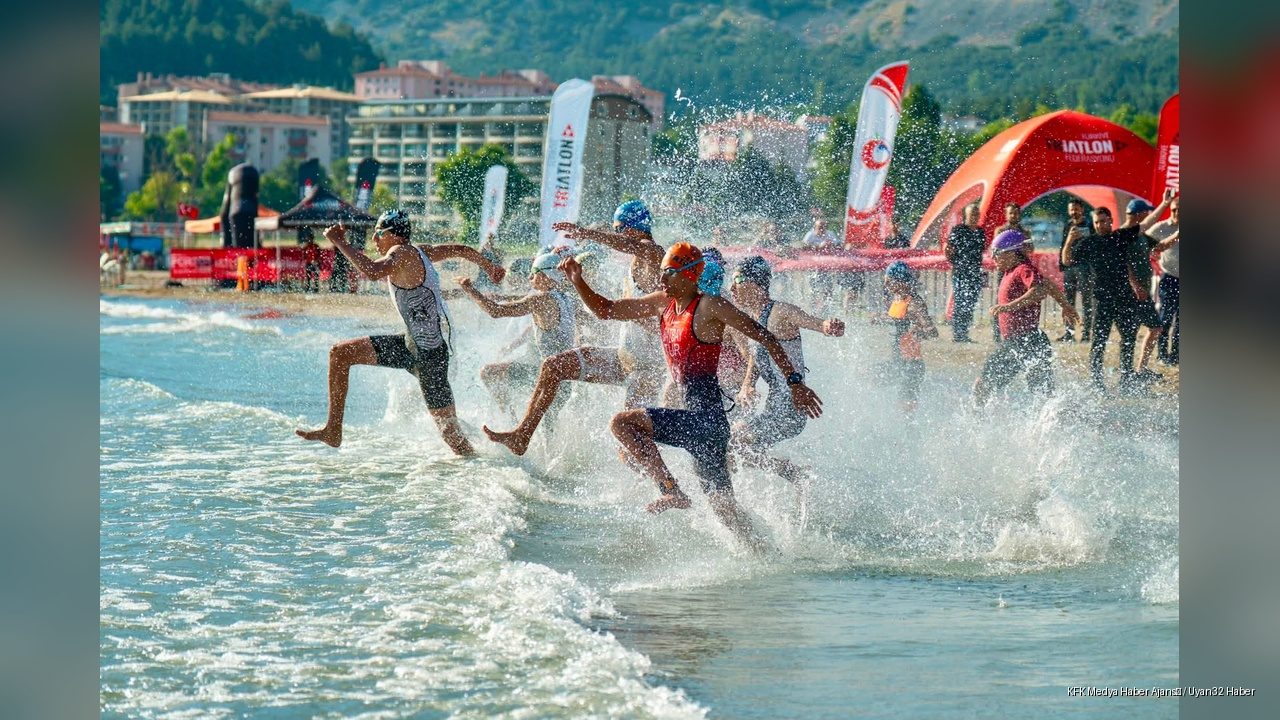 Eğirdir Triatlon Yarışları Başladı: 500 Sporcu Mücadele Ediyor