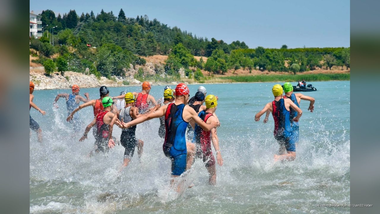 Eğirdir Triatlon Yarışları Başladı: 500 Sporcu Mücadele Ediyor