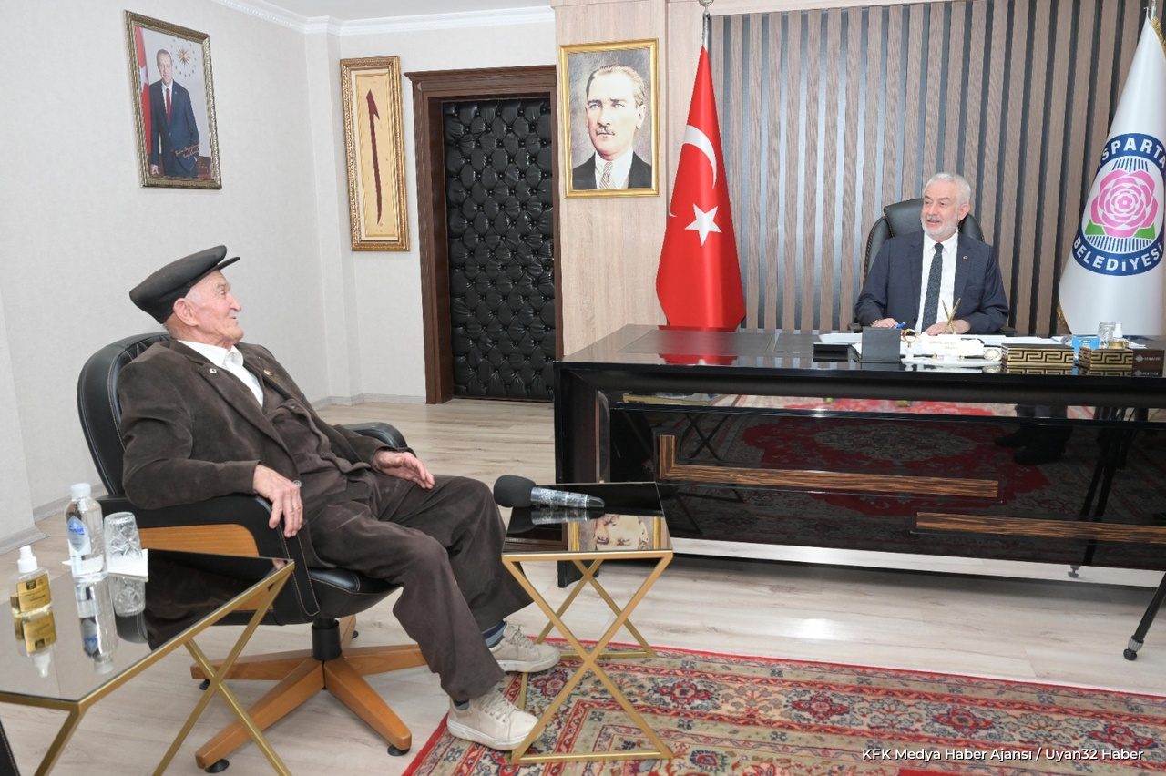 Ethem Kızılkaya Cumhuriyeti Şiirlerle Anarak Kutladı
