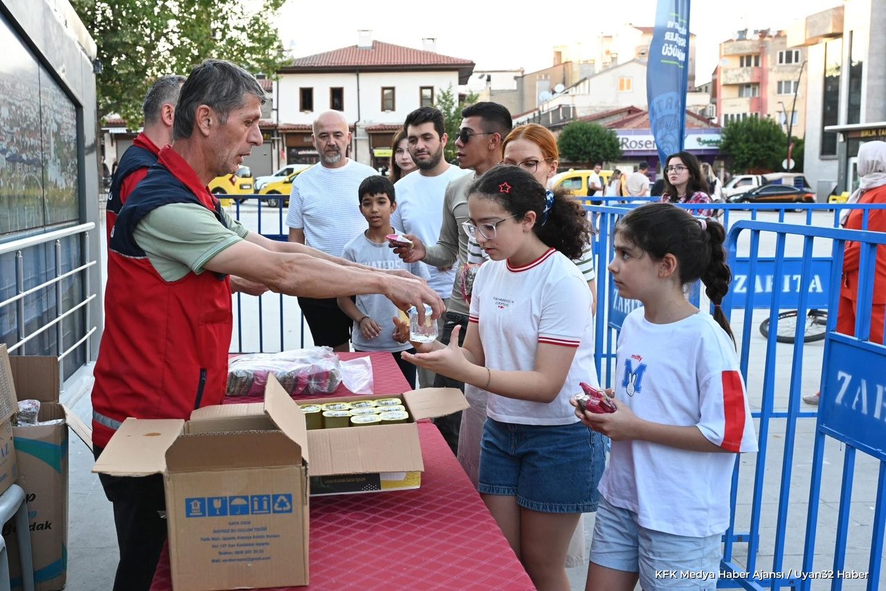 Filenin Sultanları Avrupa Şampiyonu Oldu: Isparta Meydanında Büyük Coşku - Detay 4