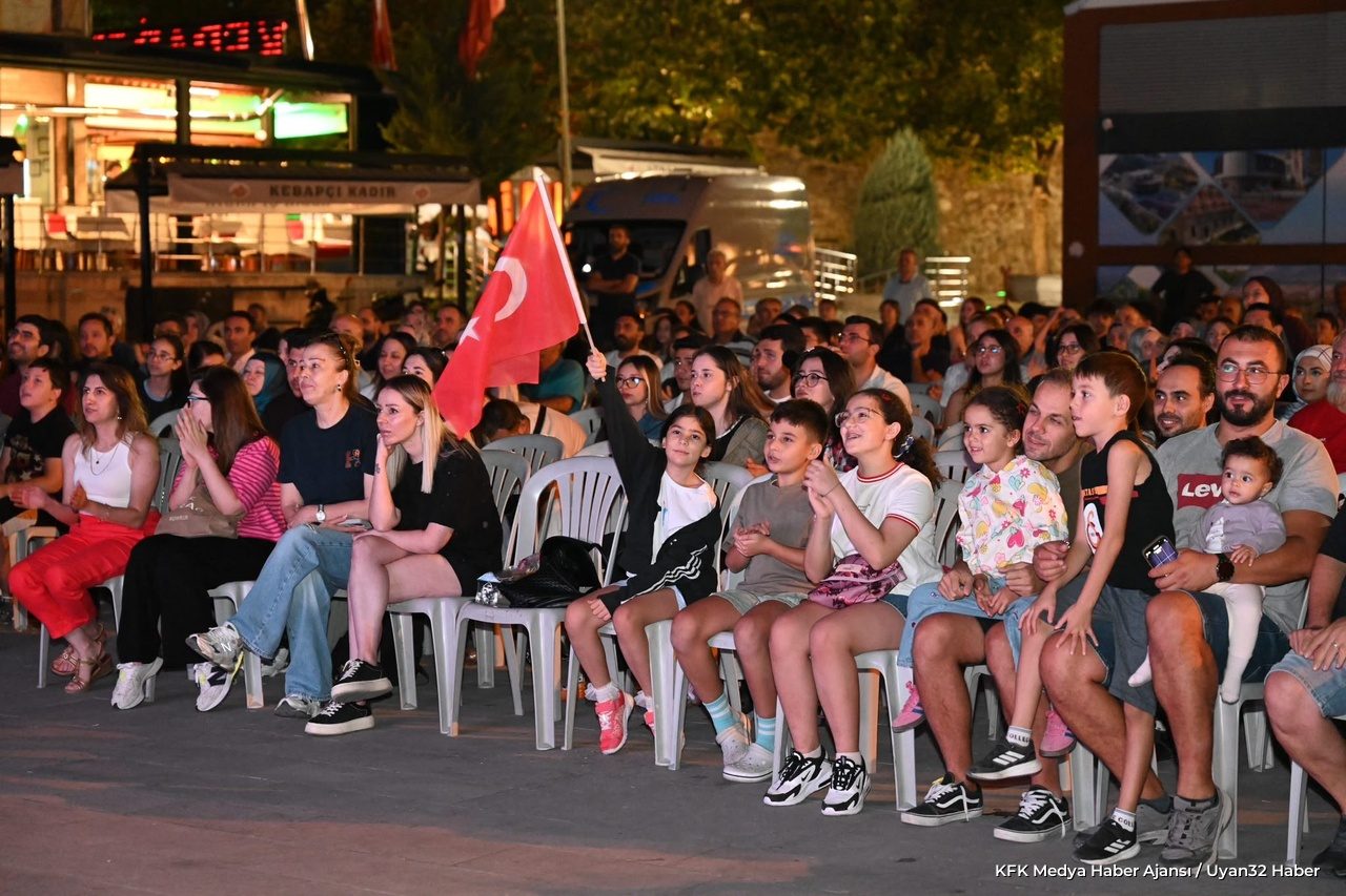 Filenin Sultanları Avrupa Şampiyonu Oldu: Isparta Meydanında Büyük Coşku - Detay 5