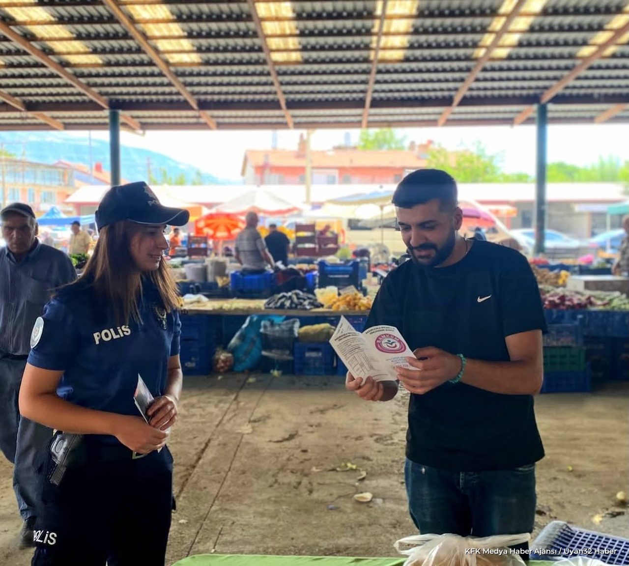 Gelendost Cuma Pazarında Hareketli Dakikalar: Polis Ekipleri Esnafı Tek Tek Ziyaret Etti