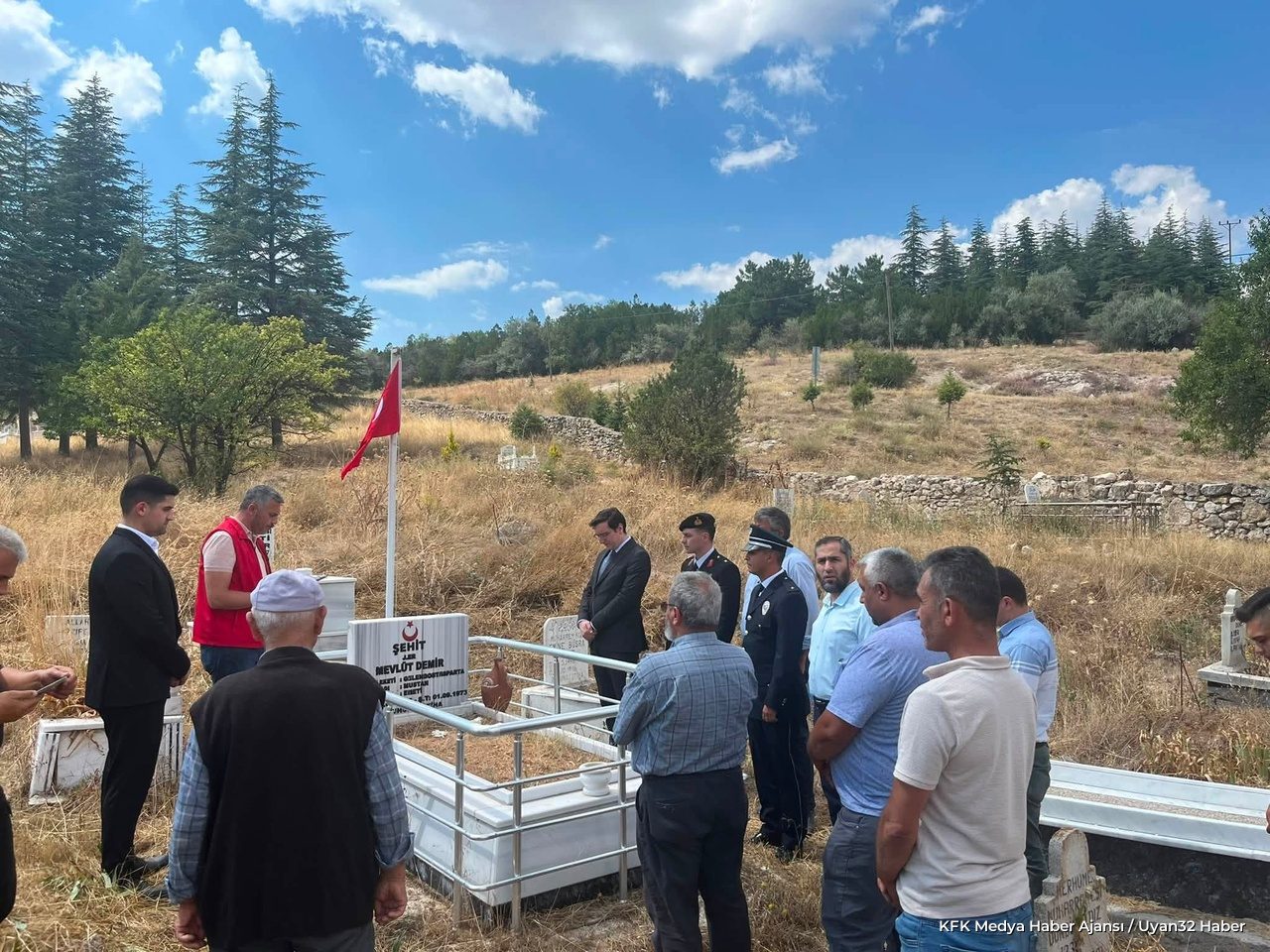Kaymakam Özdoğan ve Şehit Mevlüt Demir Mezarı