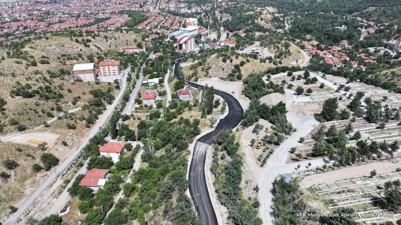 Gölcük - Dere Mahallesi Yolunda Asfalt Çalışmaları Tamamlanıyor