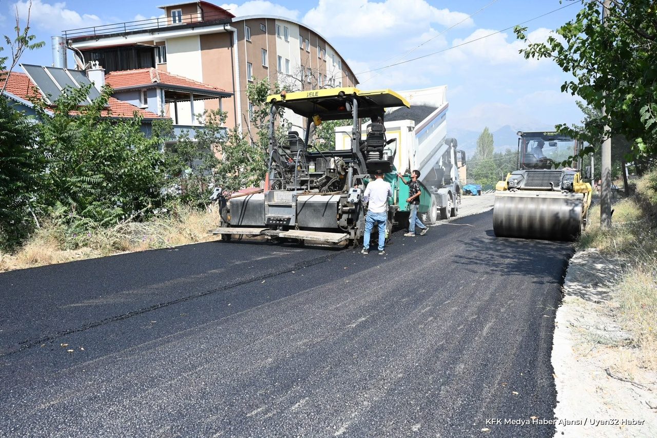 Gölcük - Dere Mahallesi Yolunda Asfalt Çalışmaları Tamamlanıyor