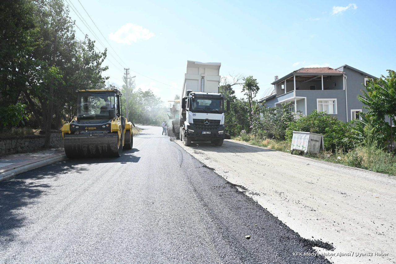 Gölcük - Dere Mahallesi Yolunda Asfalt Çalışmaları Tamamlanıyor