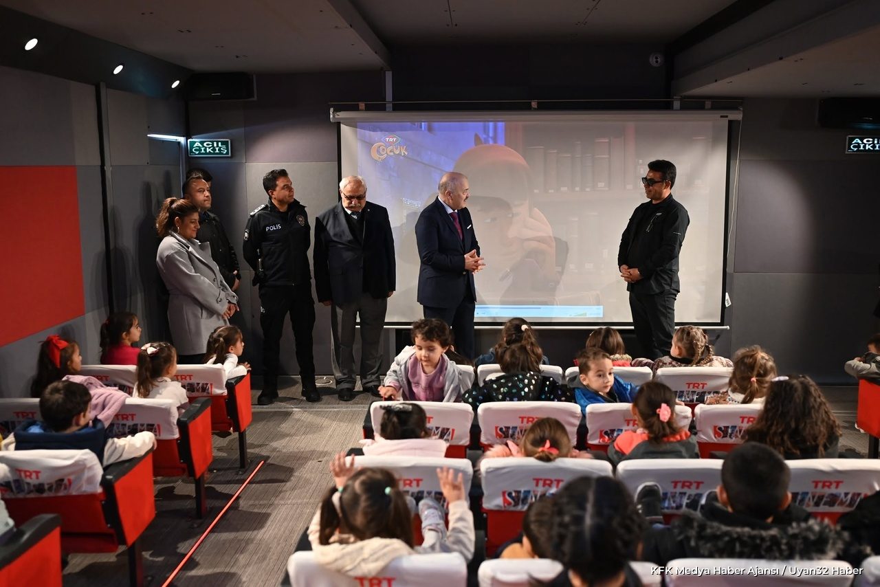 Gönen'de Çocuklara Sinema Etkinliği Düzenlendi - Detay 2