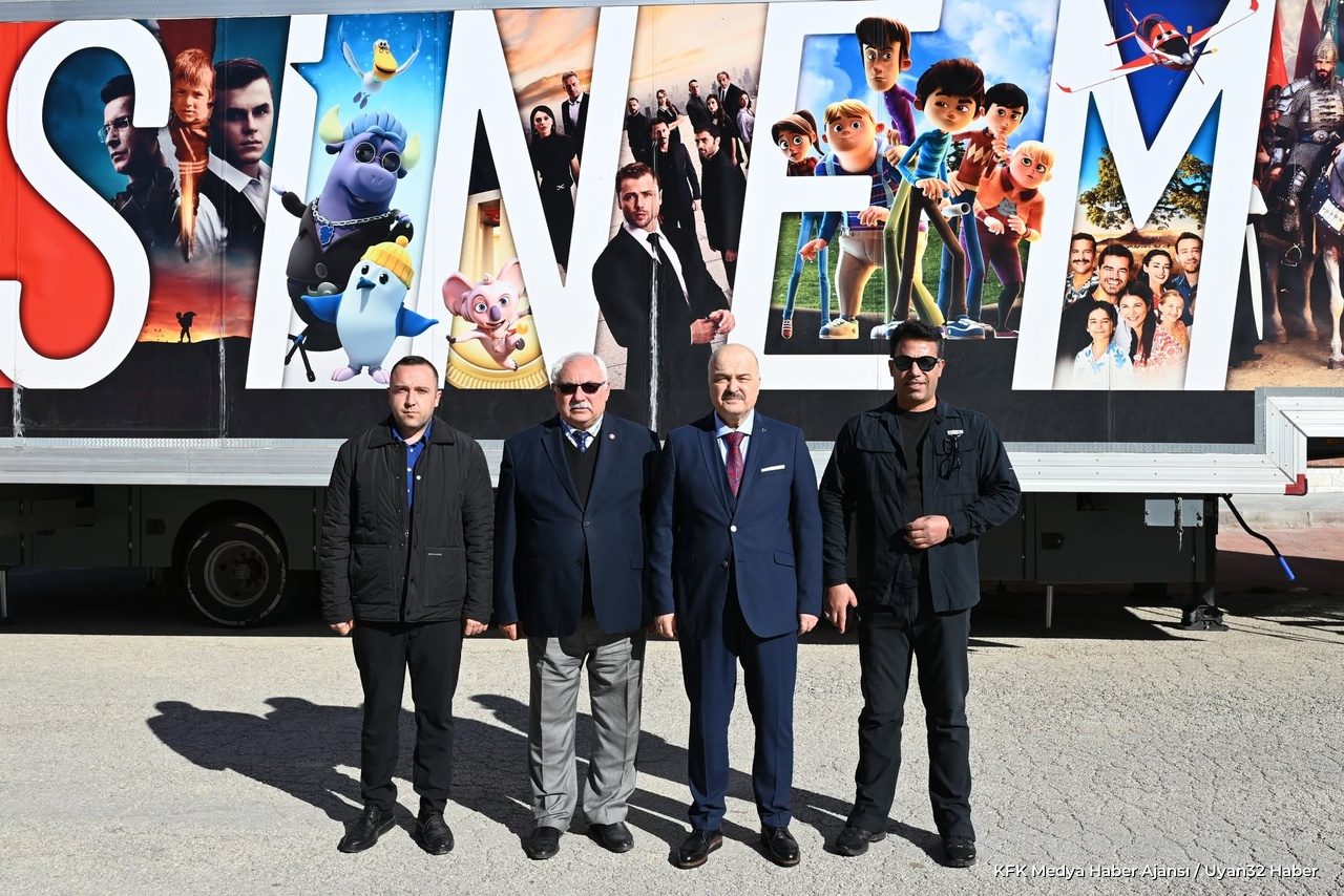 Gönen'de Çocuklara Sinema Etkinliği Düzenlendi - Detay 3